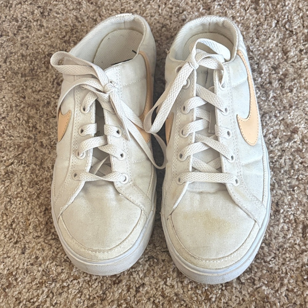 Nike Court Legacy mule Sneakers.